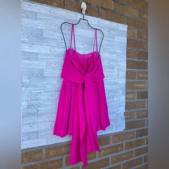 LBV Crepe Pleated Day Dress in fuschia size 6 - Picture 9 of 17